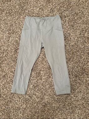 RBX size large ladies Stretch Active Capri Leggings - Light Gray